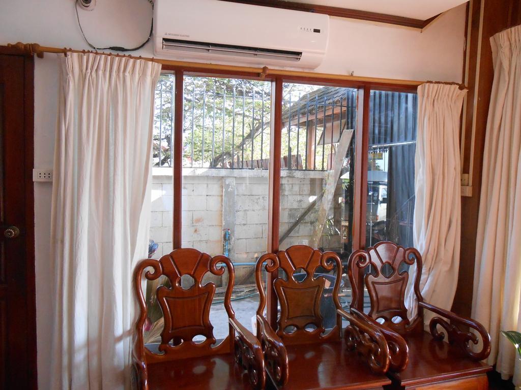 Chanthasom Guesthouse Ban Nongdouang Exteriör bild