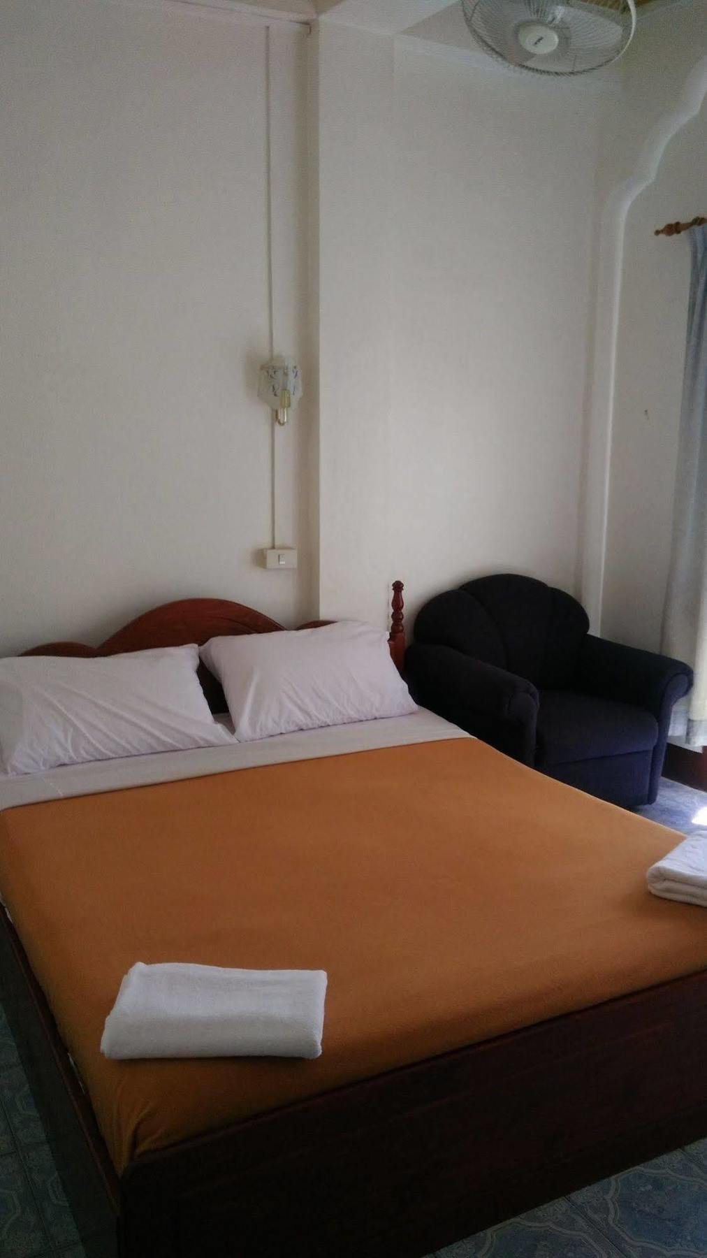 Chanthasom Guesthouse Ban Nongdouang Exteriör bild